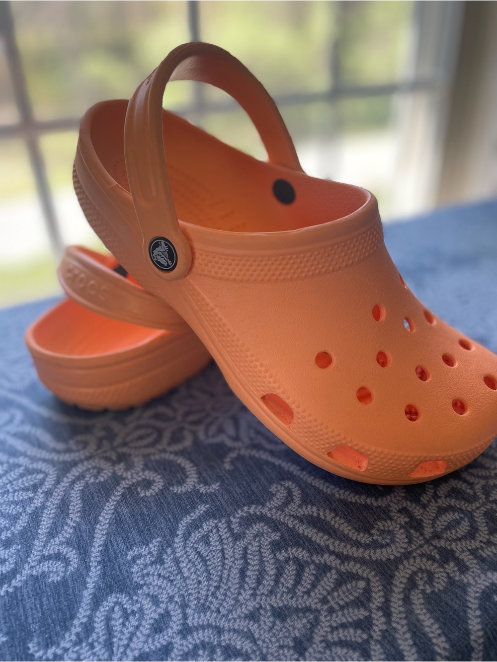 CROCS Women’s size 9 or Men’s size 7 Orange Classic Clog with Heel Strap